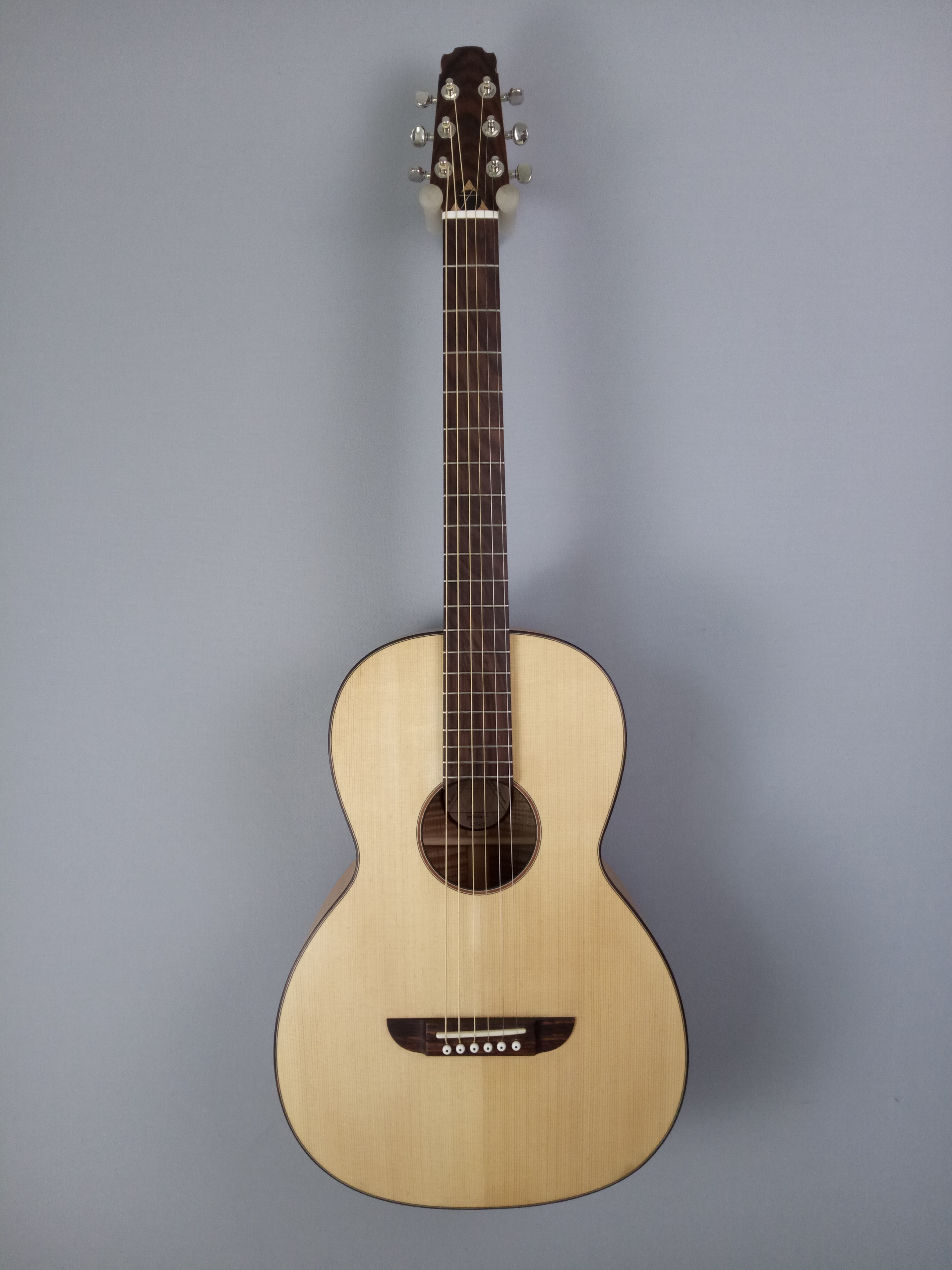 Parlor Gitarre Nürnberg Front